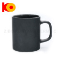 Buena venta Taza de tiza de porcelana negra mate con borde amarillo